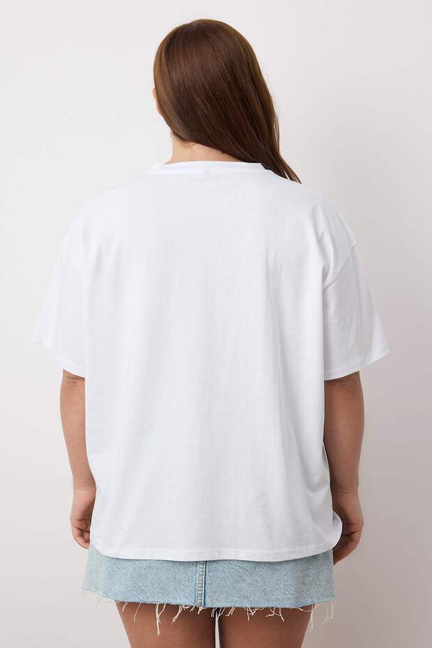 Beyaz %100 Süprem Baskılı Oversize/Rahat Kesim Örme Büyük Beden T-Shirt TBBSS25BF00082 - 4