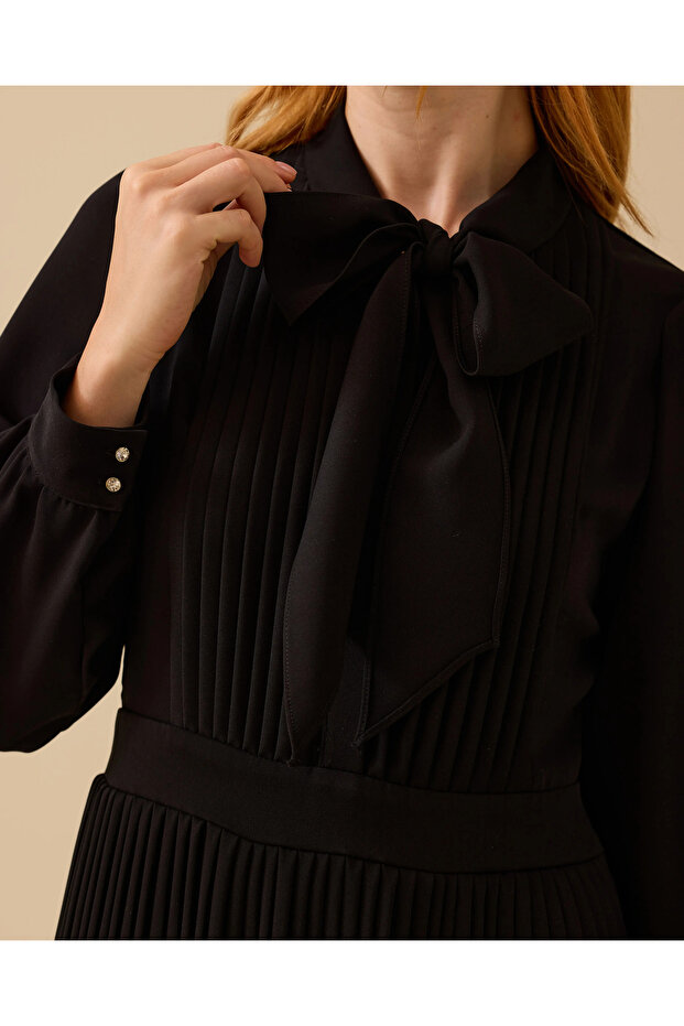 Fular Yakalı Pliseli Elbise - 4