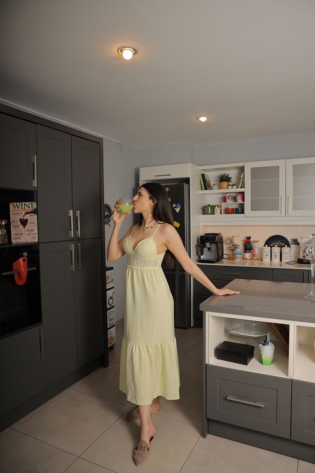 Sarı Örme Göğüs Detaylı Elbise - 4