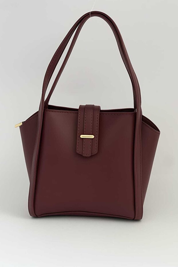 Medium Shoulder Bag – Stylish Model with Zipper and Snap Closure