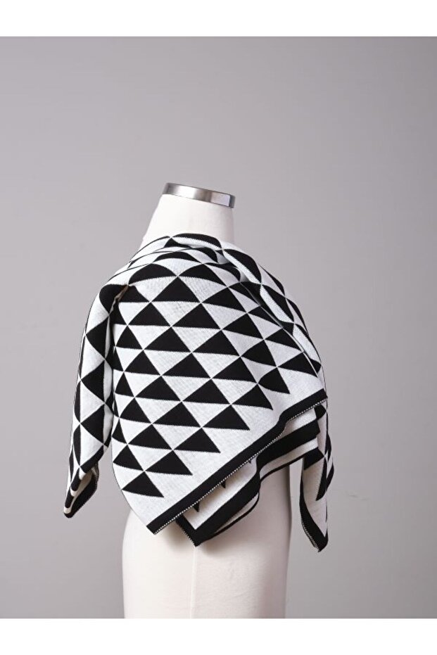 Knitwear Shawl - Triangle Pattern - 4