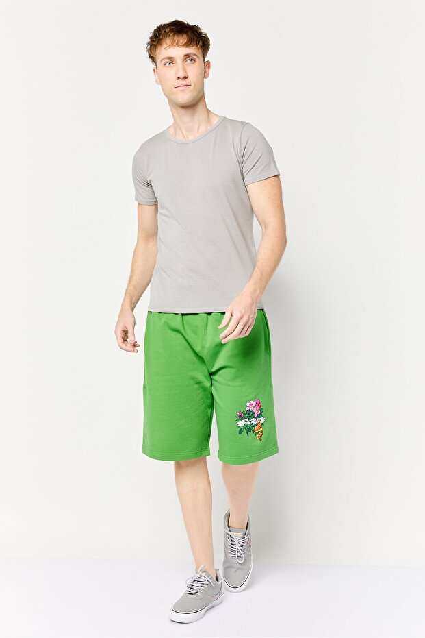 Men Solid Brand Logo Basic Shorts, Green - 2