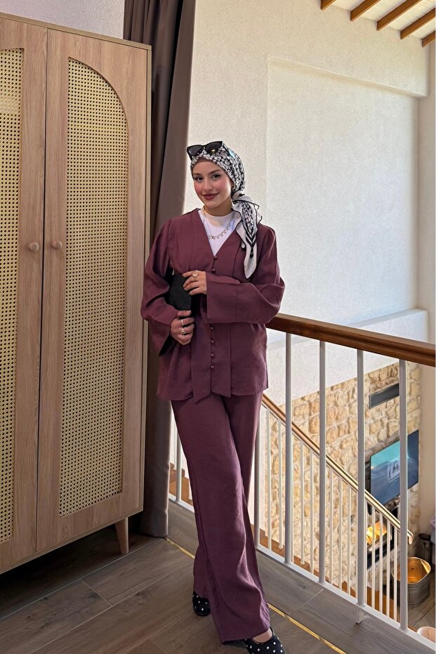 بدلة بأزرار على شكل حرف V - 3