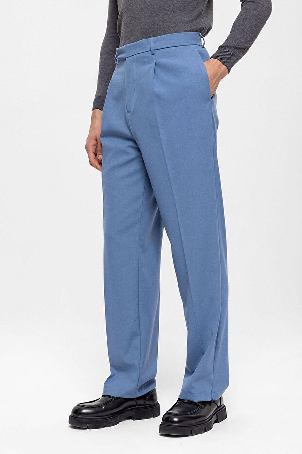 High-waisted men's pants with zipper detail