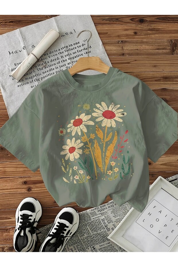 Retro Flower Design Printed Women's Cotton T-Shirt