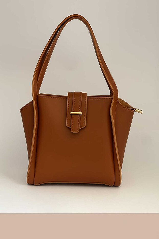 Medium Shoulder Bag – Stylish Model with Zipper and Snap Closure