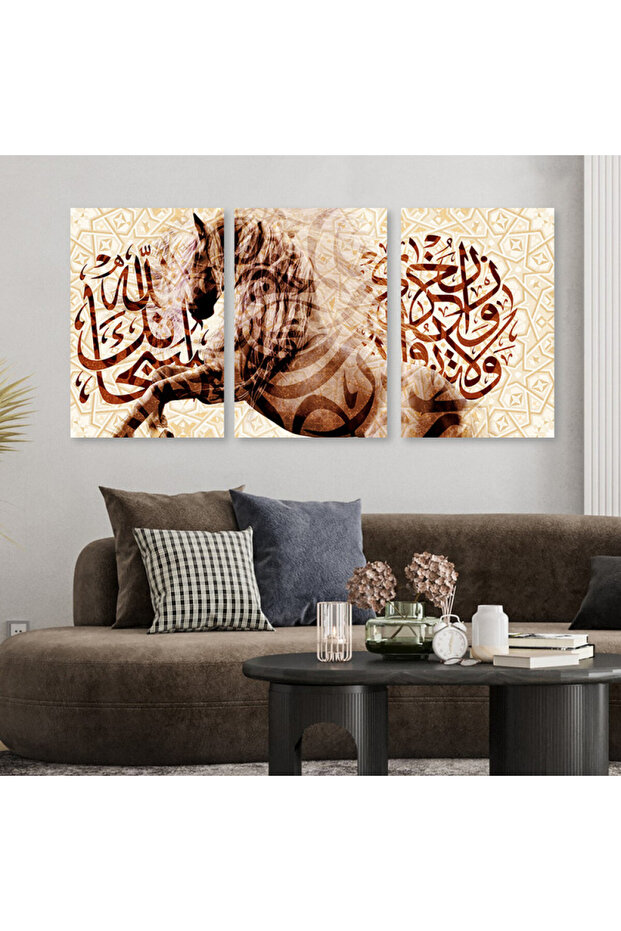 ثلاث لوحات قماشية بتصميم إسلامي مع برواز فضي مجوف