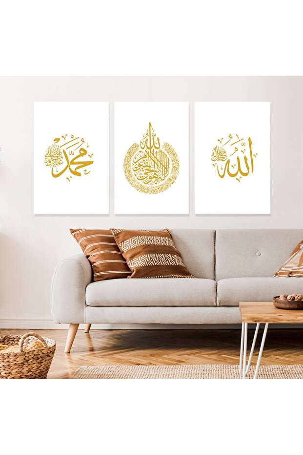ثلاث لوحات قماشية بتصميم اسلامي مع برواز فضي مجوف
