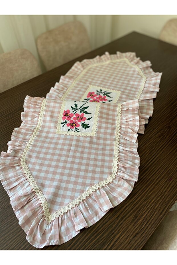 حذاء مكشكش مطرز باللون الوردي من Gingham Cross-Stitch (يختلف التطريز/يتم حساب المقاس المخصص)