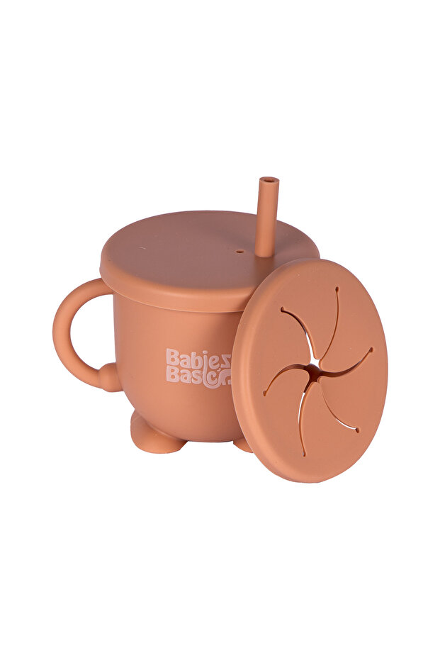 كوب سيليكون متعدد الأغراض 2 في 1 من بيبيز بيسيك مع شفاطة أو غطاء للوجبات الخفيفة - بني - 1