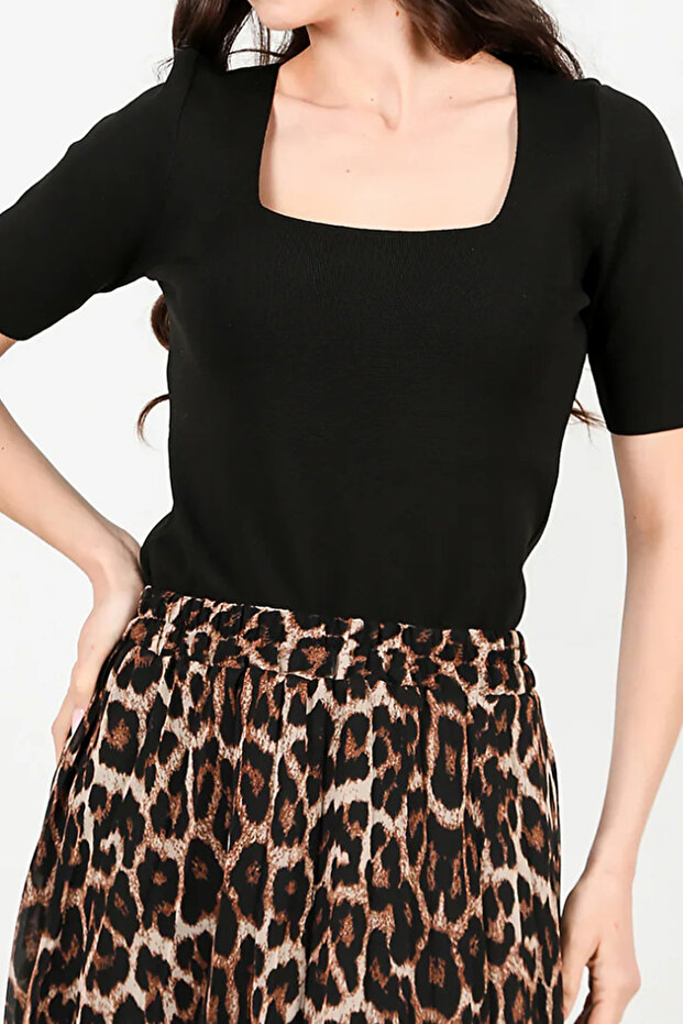 بلوزة ذات ياقة مربعة - 5