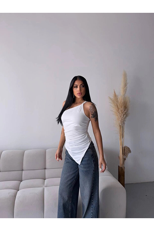 Women's White One Shoulder Asymmetrical Cut Sandy Blouse Hzl25S-Fry123241