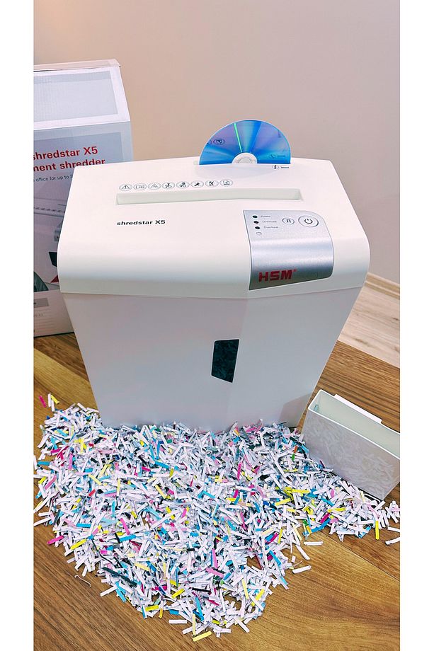 Shredstar X5 Evrak Imha Makinesi / Kağıt Kırpma Makinesi - Cd Imha Makinesi - Çapraz Kesim 4,5x3 - 1