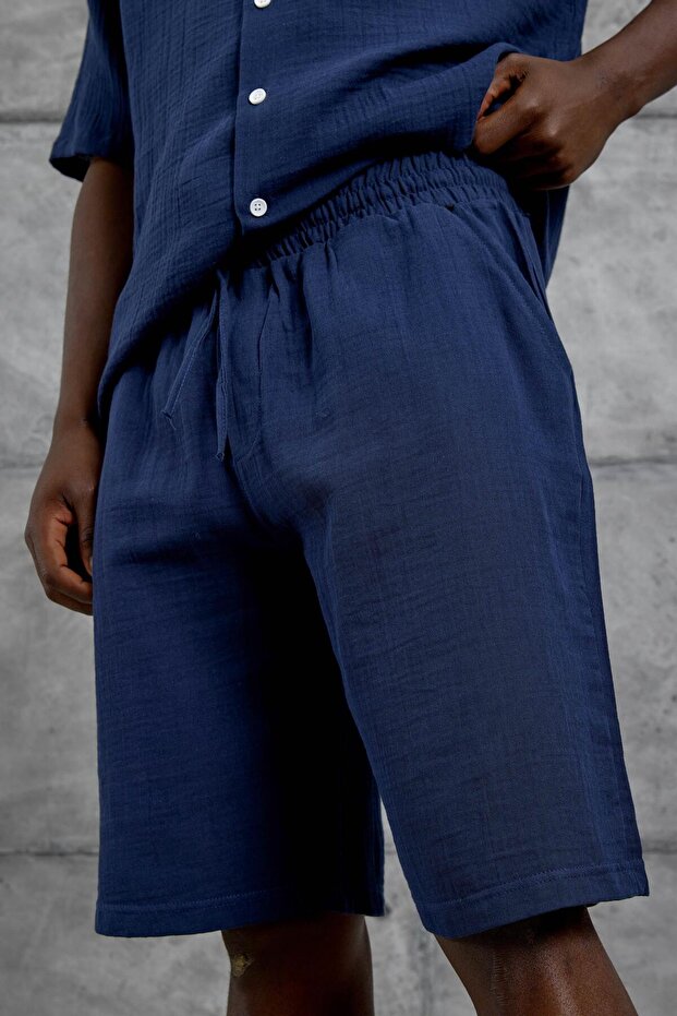 شورت أساسي من الموسلين باللون الأزرق الداكن - 2
