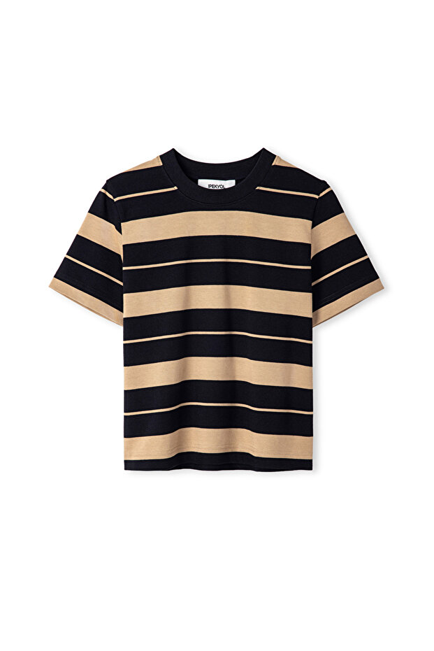 تي شيرت بنمط خط - 3