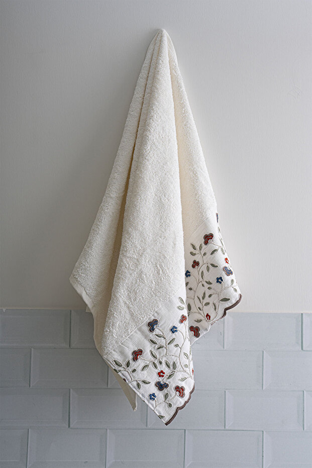 Livano Colorful Flower Embroidered Bath Towel (90 X 150 cm)