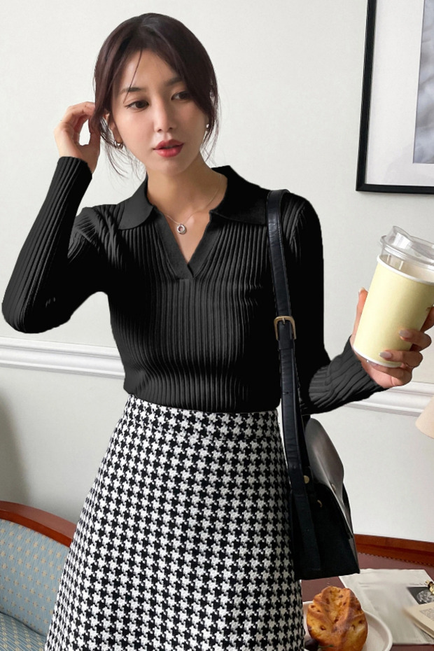 Schwarzer gerippter Strickpullover mit Polokragen - 3