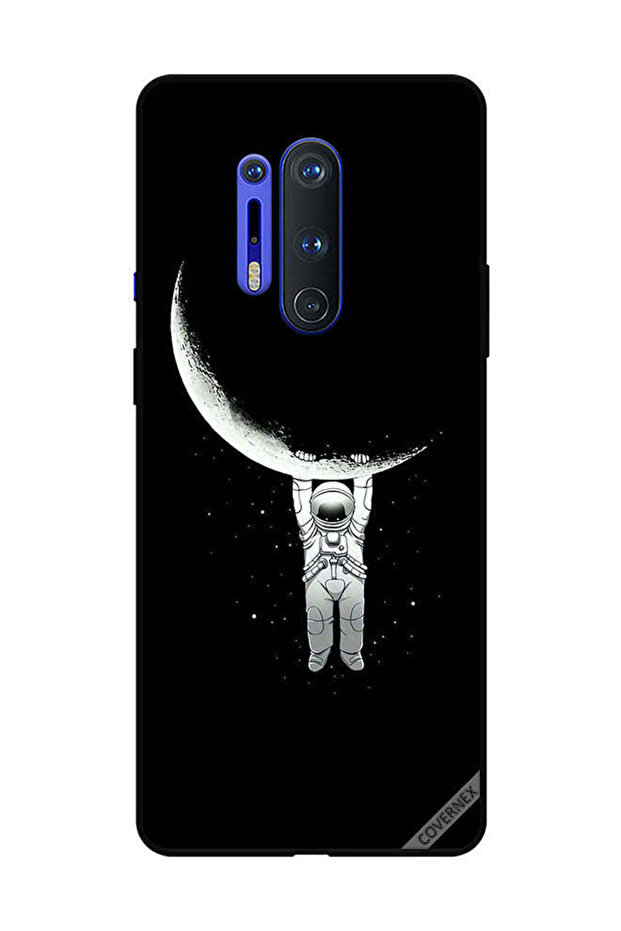 غطاء حماية لهاتف OnePlus 8 Pro معلق على القمر