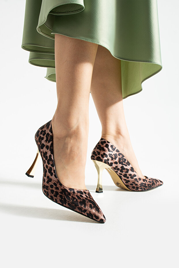 Altın Topuklu Leopar Desenli Saten Kadın Stiletto | Şık, Zarif, Göz Alıcı ve Özgüvenli Model - 1