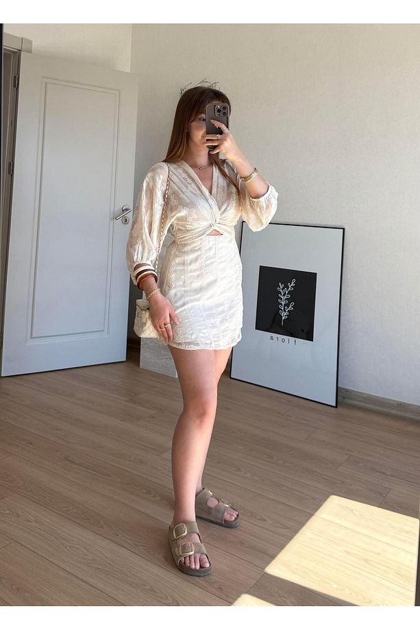 Bej Ön Düğümlü İşlemeli Elbise - 3