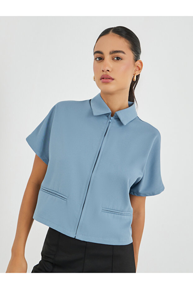 Solid Spread Collar Front Zipper Crop Shirt - 1