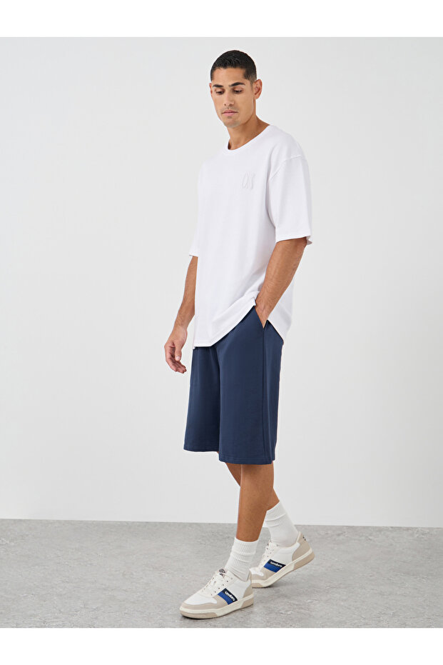 شورت سادة كبير الحجم برباط - 2