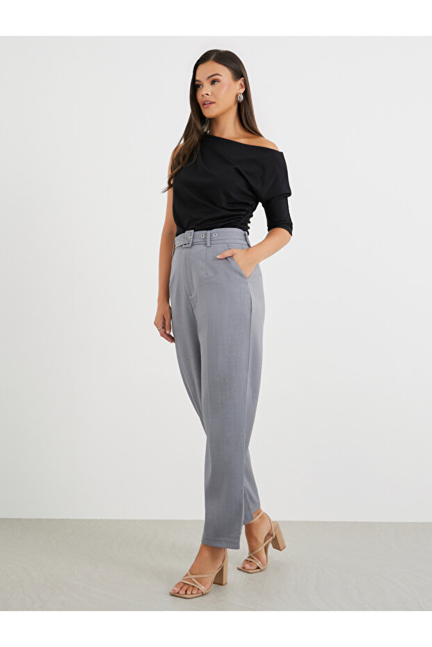 Mid Rise Tapered Fit Trousers with Pockets