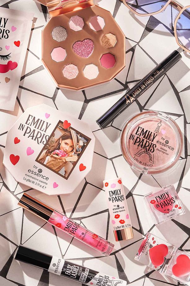 EMILY IN PARIS by essence baked blushlighter 01 - 5