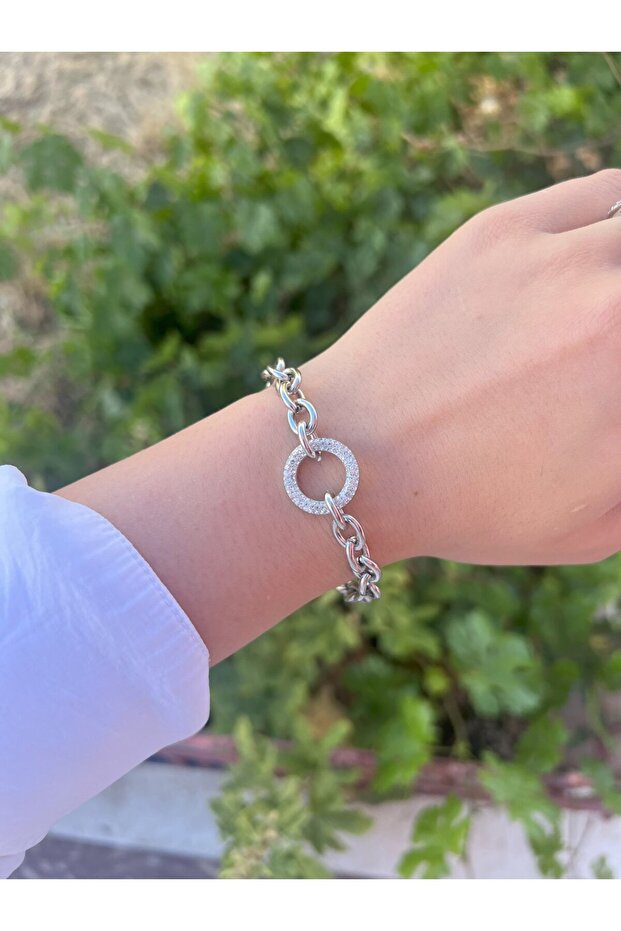 سوار بتفاصيل حلقة حجرية - 2