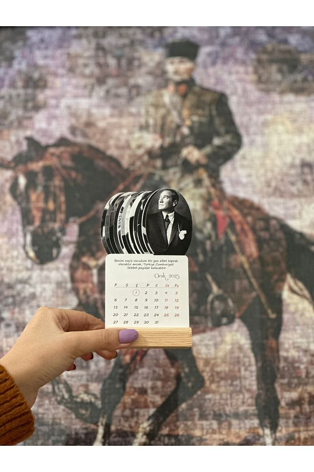 2026 Atatürk Takvimi Ahşap Ayaklı Atatürk Temalı Mini Özel Tasarım Takvim, Atatürk 2026 takvim - 3