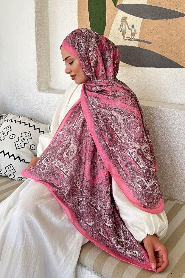 شال ناعم بنمط ريترو باللون الوردي السكر - 4