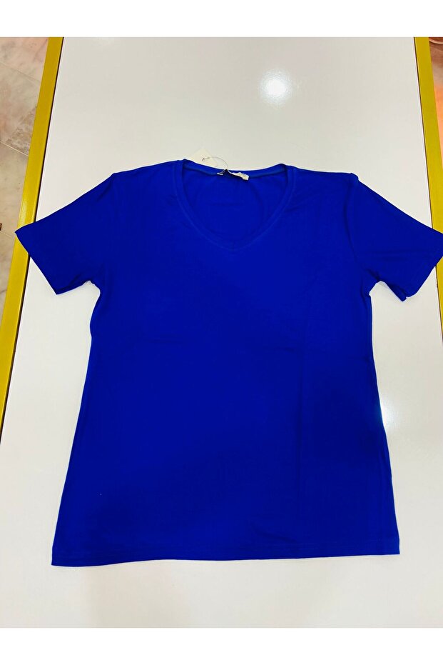 تي شيرت أساسي برقبة على شكل حرف V من Oy - 1