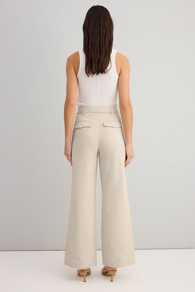 Beyaz Pamuklu Gabardin Kemerli Wide Leg/Geniş Paça Pantolon TWOSS25PL00115 - 4