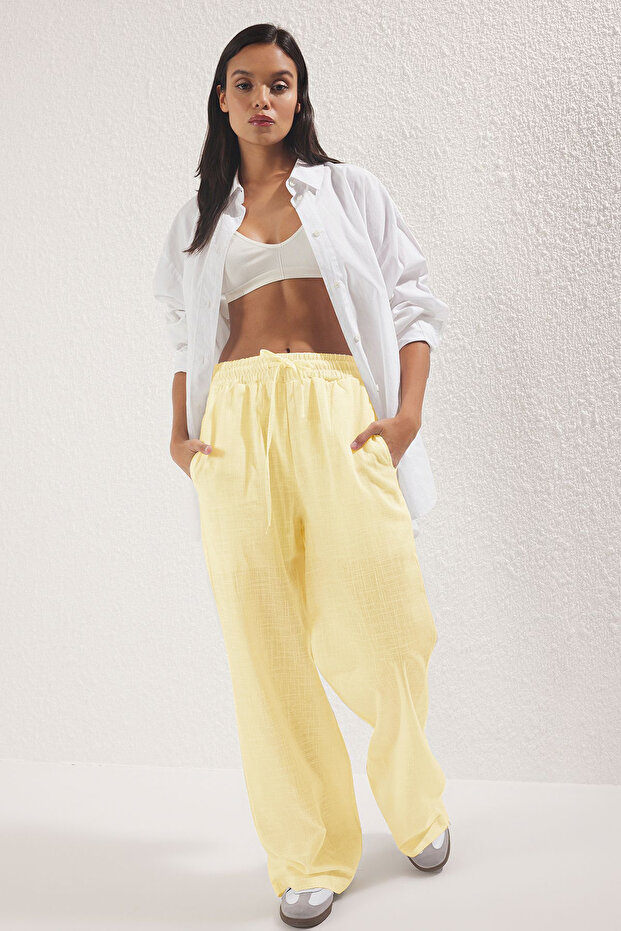 Açık Sarı  Keten Görünümlü Wide Leg/Geniş Paça Şort Astarlı Beli Lastikli Pantolon TWOSS25PL00121 - 1