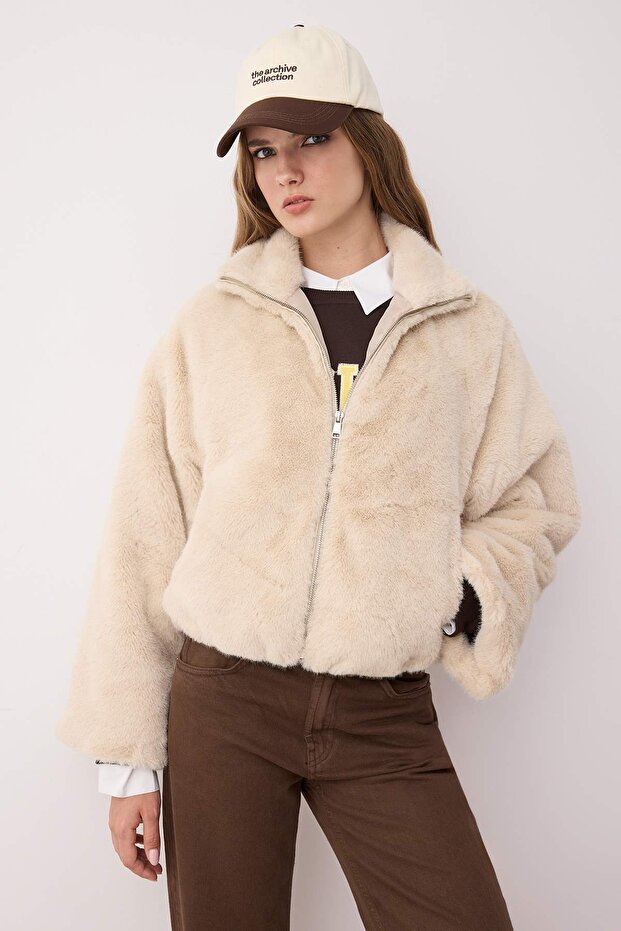 Ekru Oversize Kalıp Kolları Geniş Kürk Mont TWOAW26MO00022 - 1