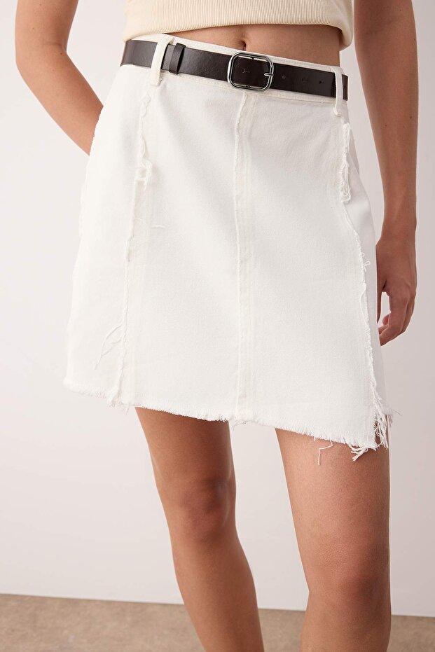 Beyaz Kemerli Dikiş Detaylı Mini Denim Etek TWOSS25ET00206 - 3