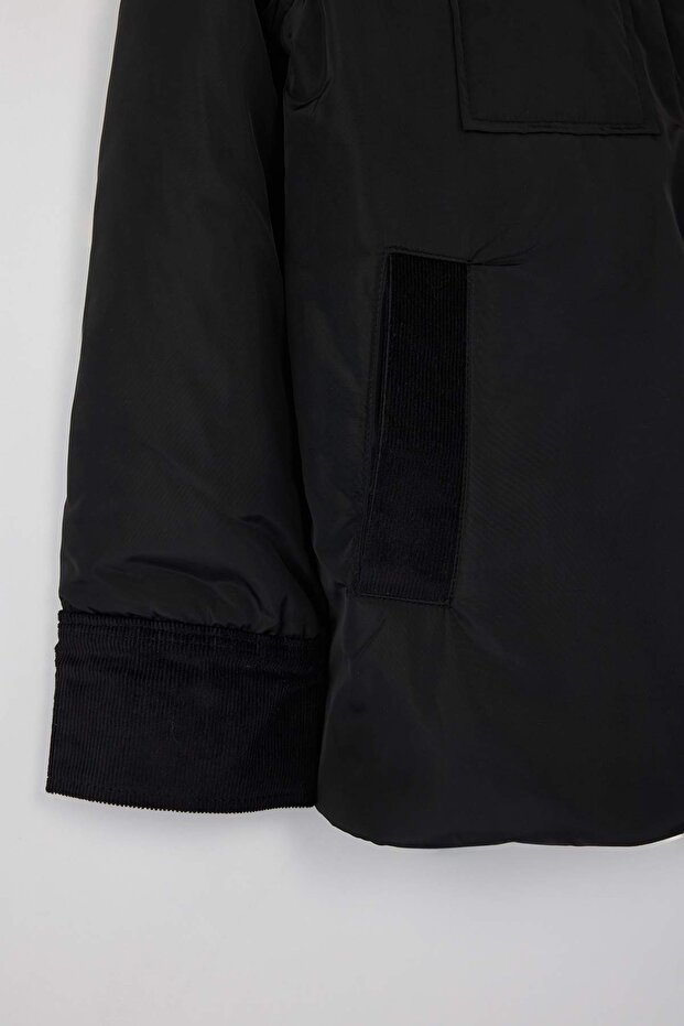 Siyah Oversize Kalıp Yakası Kadife Detaylı Elyaflı İnce Ceket Mont TWOAW26MO00124 - 7
