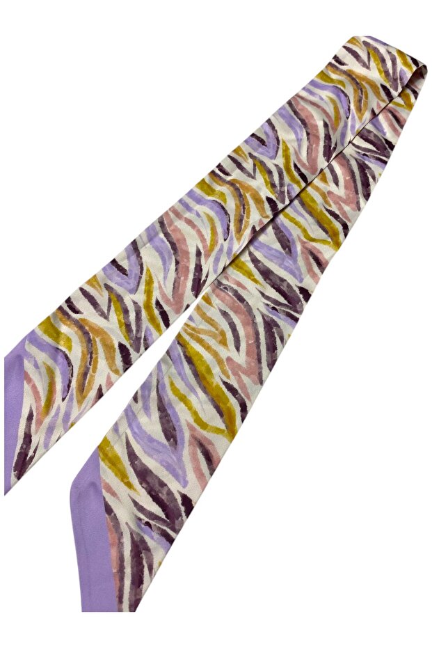 إكسسوار منقوش بربطة عنق ووشاح - 2