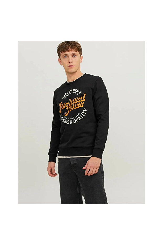 سويت شيرت رجالي من Jack&Jones Mikk برقبة دائرية باللون الأسود