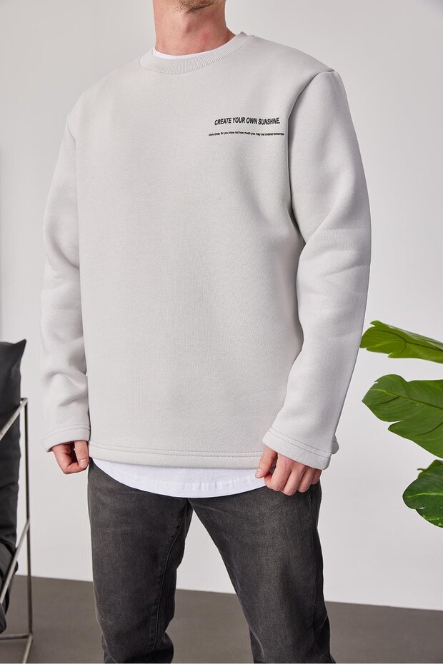 سويت شيرت رمادي مع كتابة على الظهر - 4