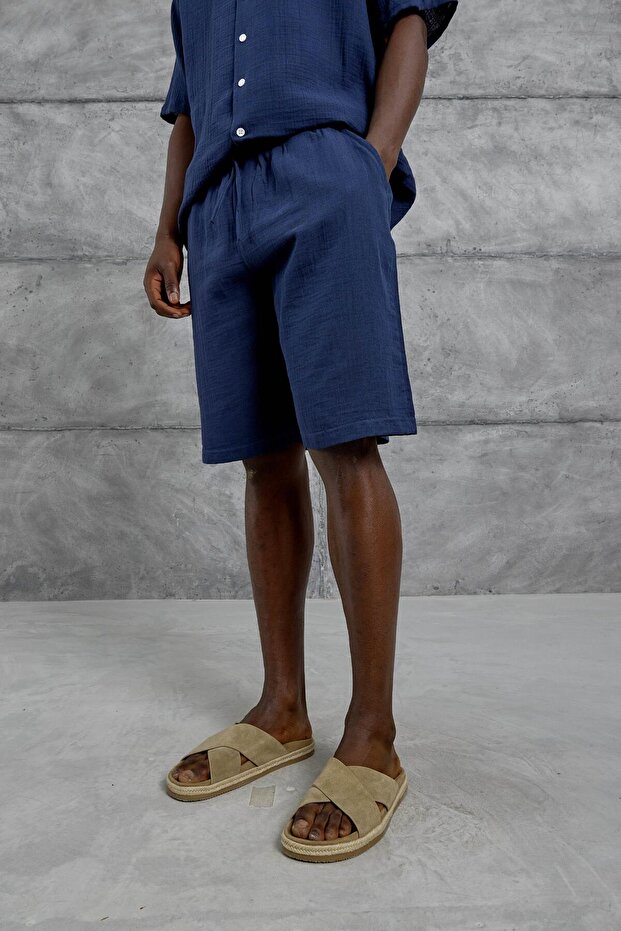 شورت أساسي من الموسلين باللون الأزرق الداكن - 1