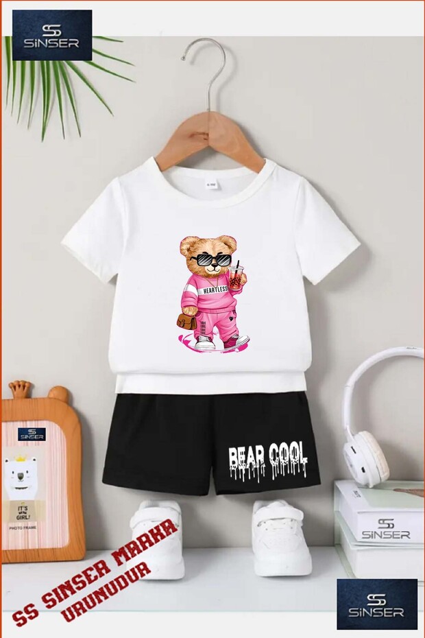Children's Unisex “Drinking Ice Cream in Pink Clothes“ Custom Printed Crew Neck T-Shirt - Shorts Set