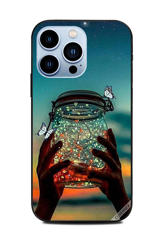 غطاء حماية لهاتف Apple iPhone 13 Pro يحمل هار في اليدين