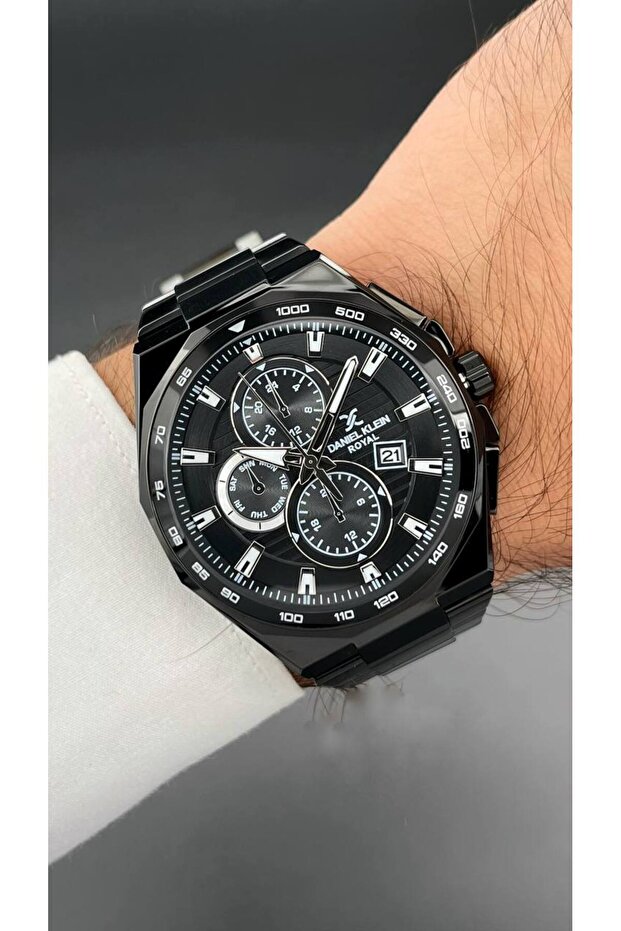 Black Color Men's Wristwatch Steel Band 3 Atm Water Resistance