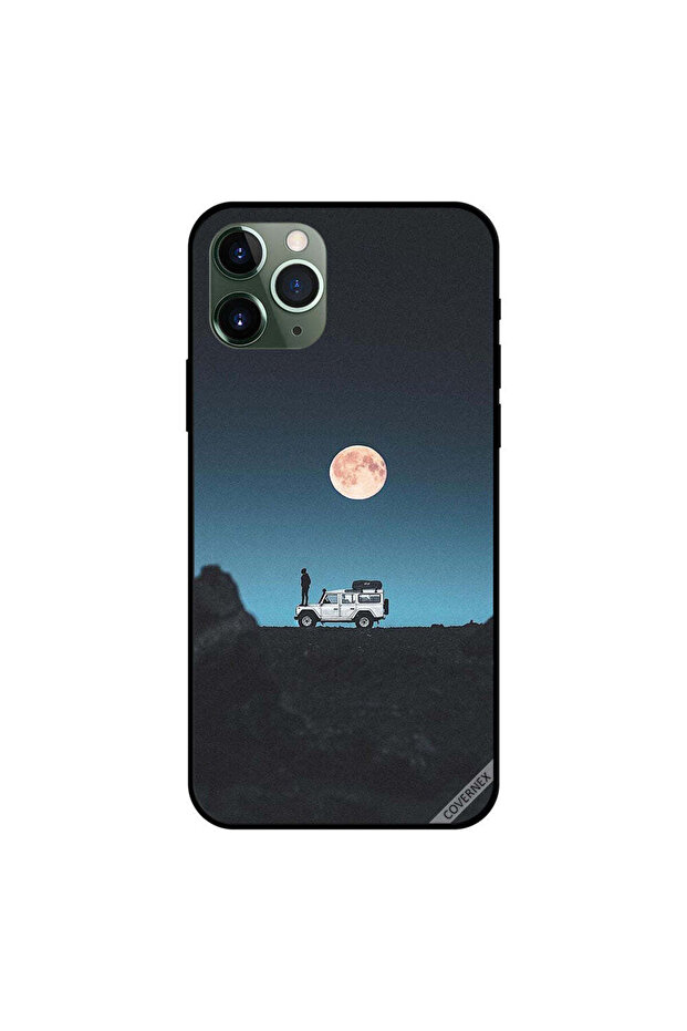 غطاء حماية لجهاز iPhone 11 Pro Max بتصميم قمر ورجل يقفان على سيارة جيب