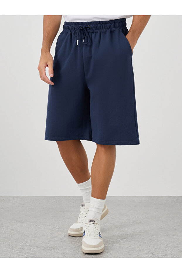 شورت سادة كبير الحجم برباط - 1