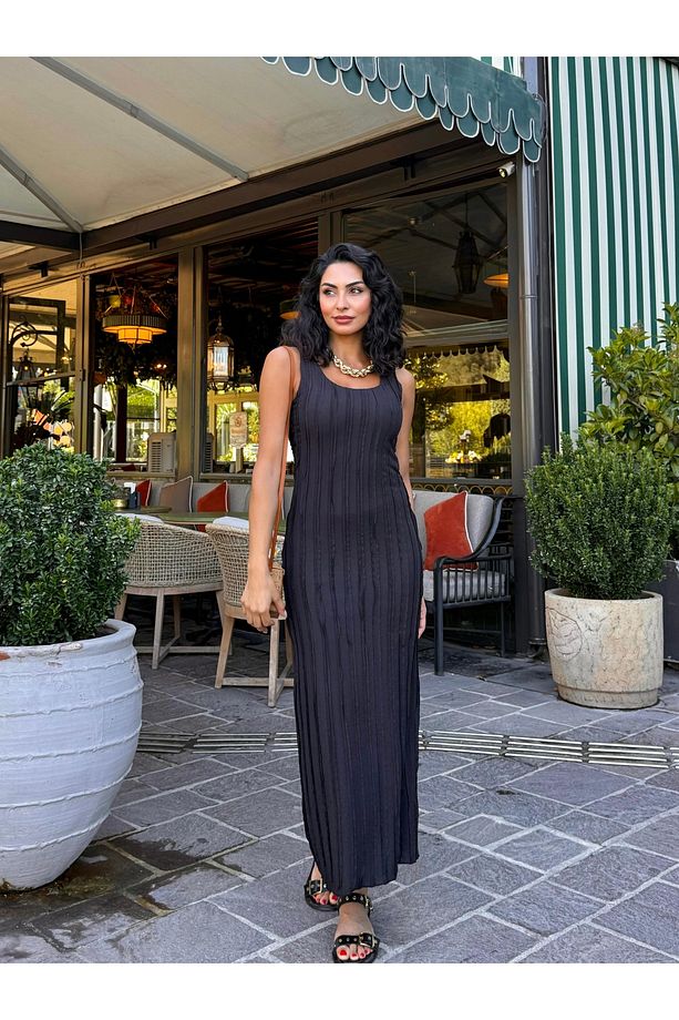 Kadın Siyah Askılı Sırt Dekolteli Jakarlı Kolsuz Maxi Boy Astarlı Elbise - 1