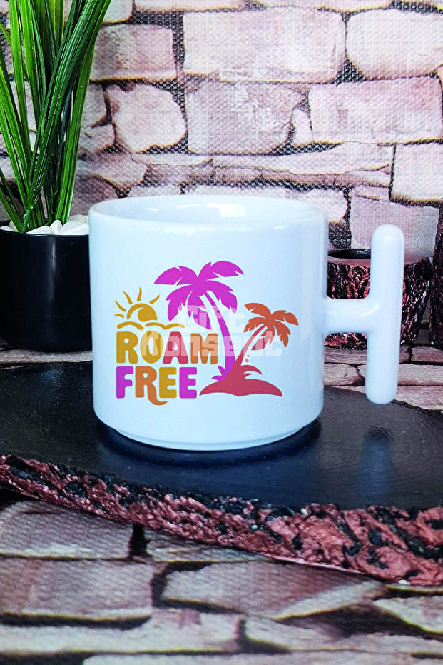 كوب لاتيه مطبوع عليه Roam Free مع مقبض على شكل حرف T