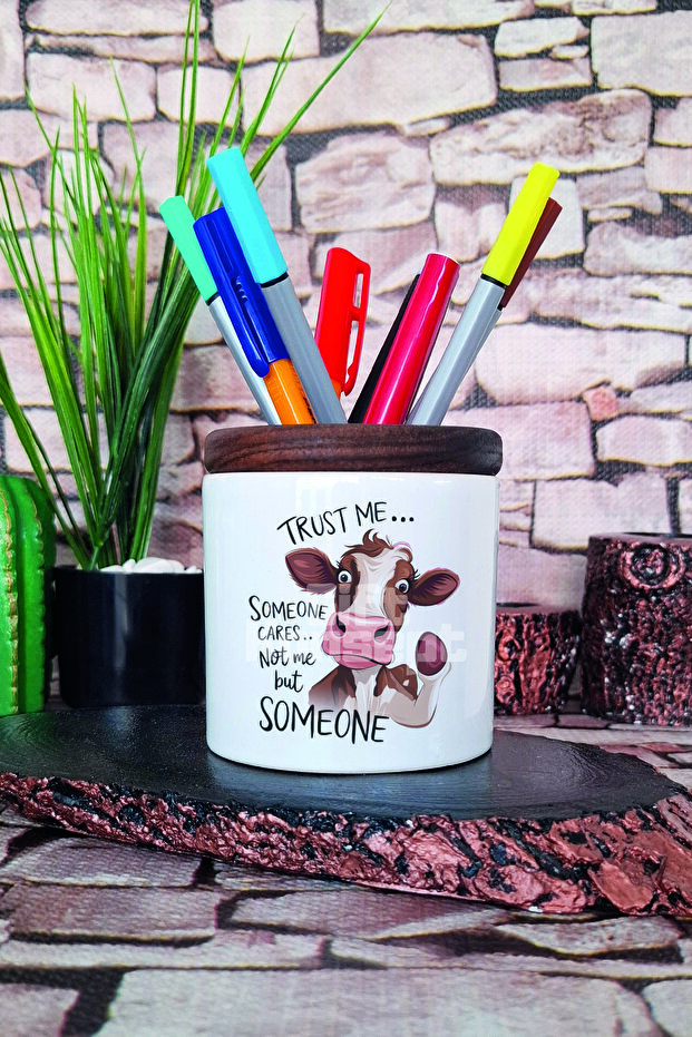 حامل أقلام سيراميك مطبوع عليه Trust Me Someone Cares منظم سطح المكتب
