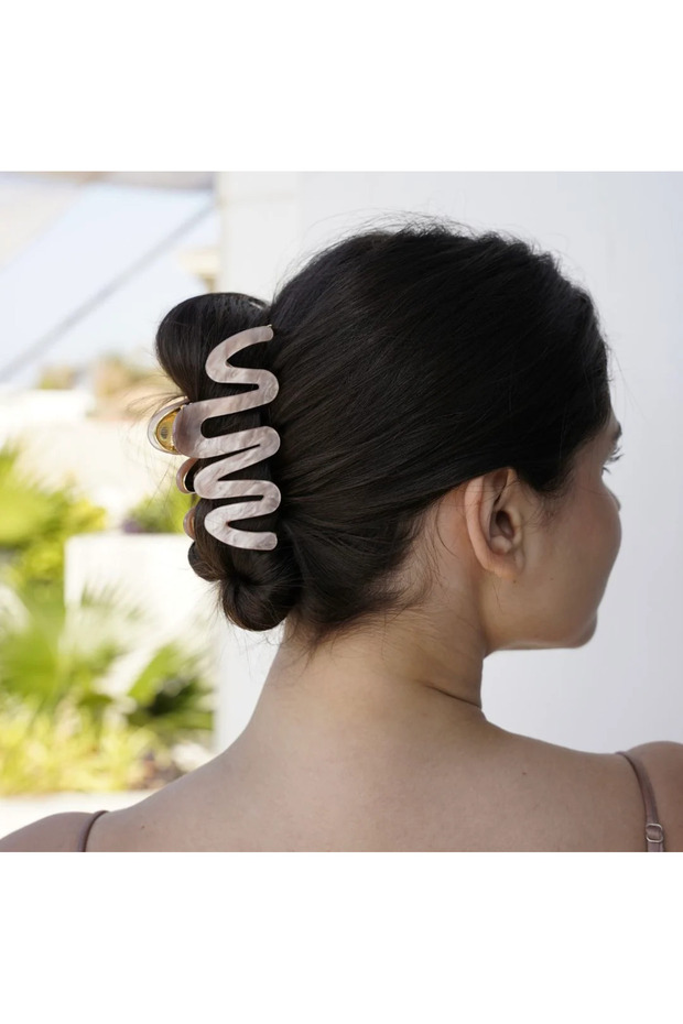 Wave-Shaped Pearl Claw Clips – Elegant Plastic Pearl Hair Clips for Women